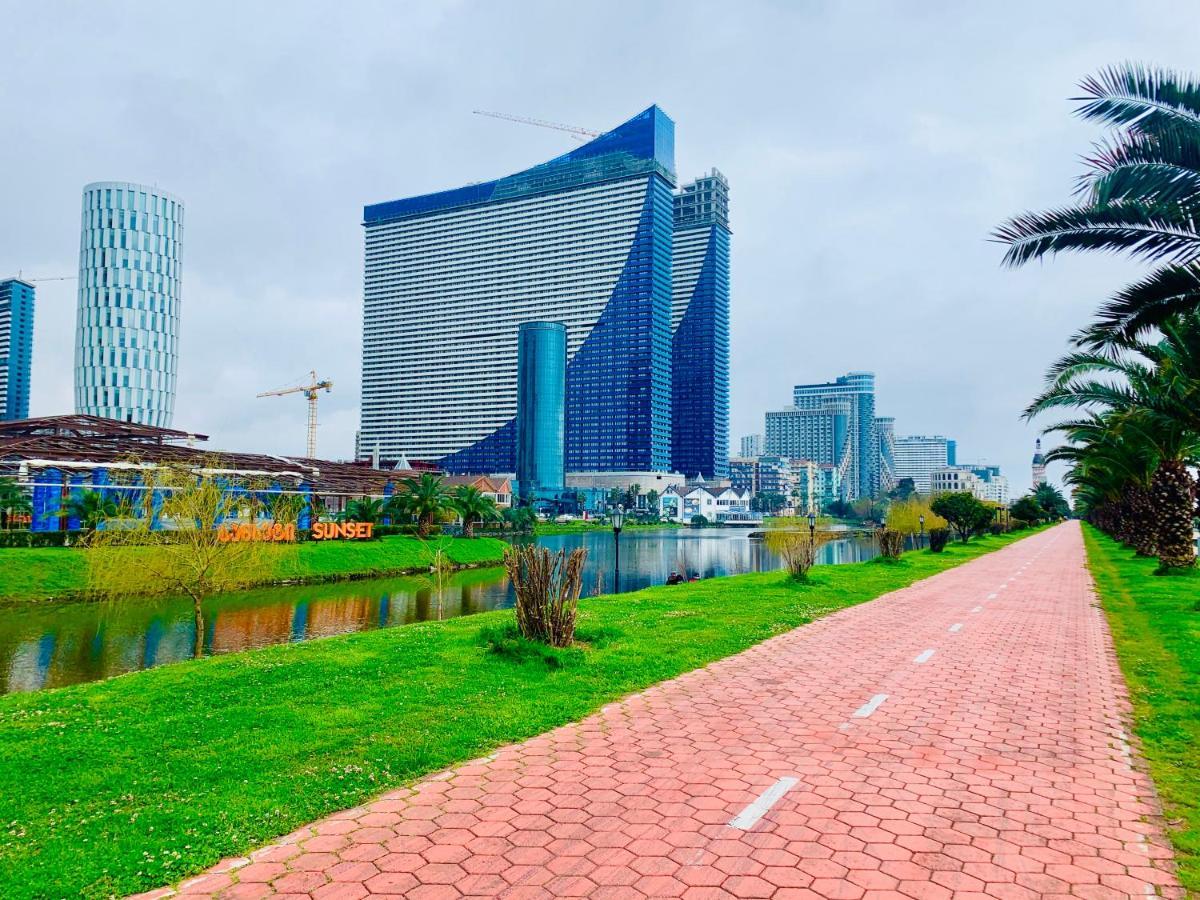 Royal Sea Breeze Apartments Batumi Eksteriør billede