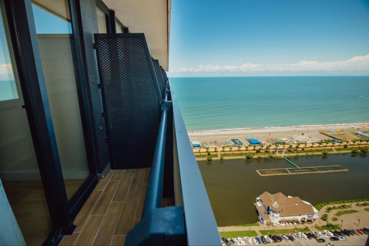 Royal Sea Breeze Apartments Batumi Eksteriør billede