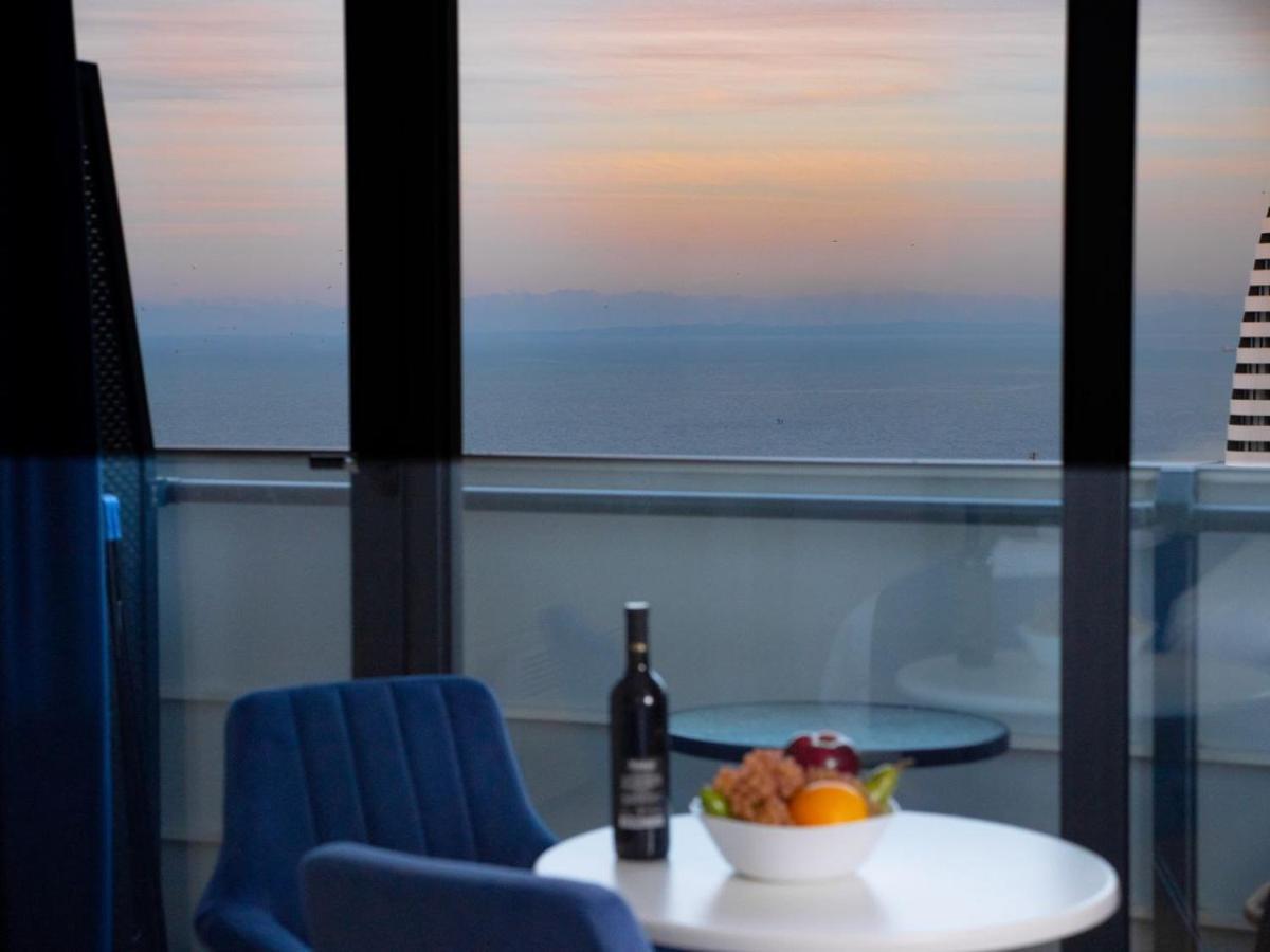 Royal Sea Breeze Apartments Batumi Eksteriør billede