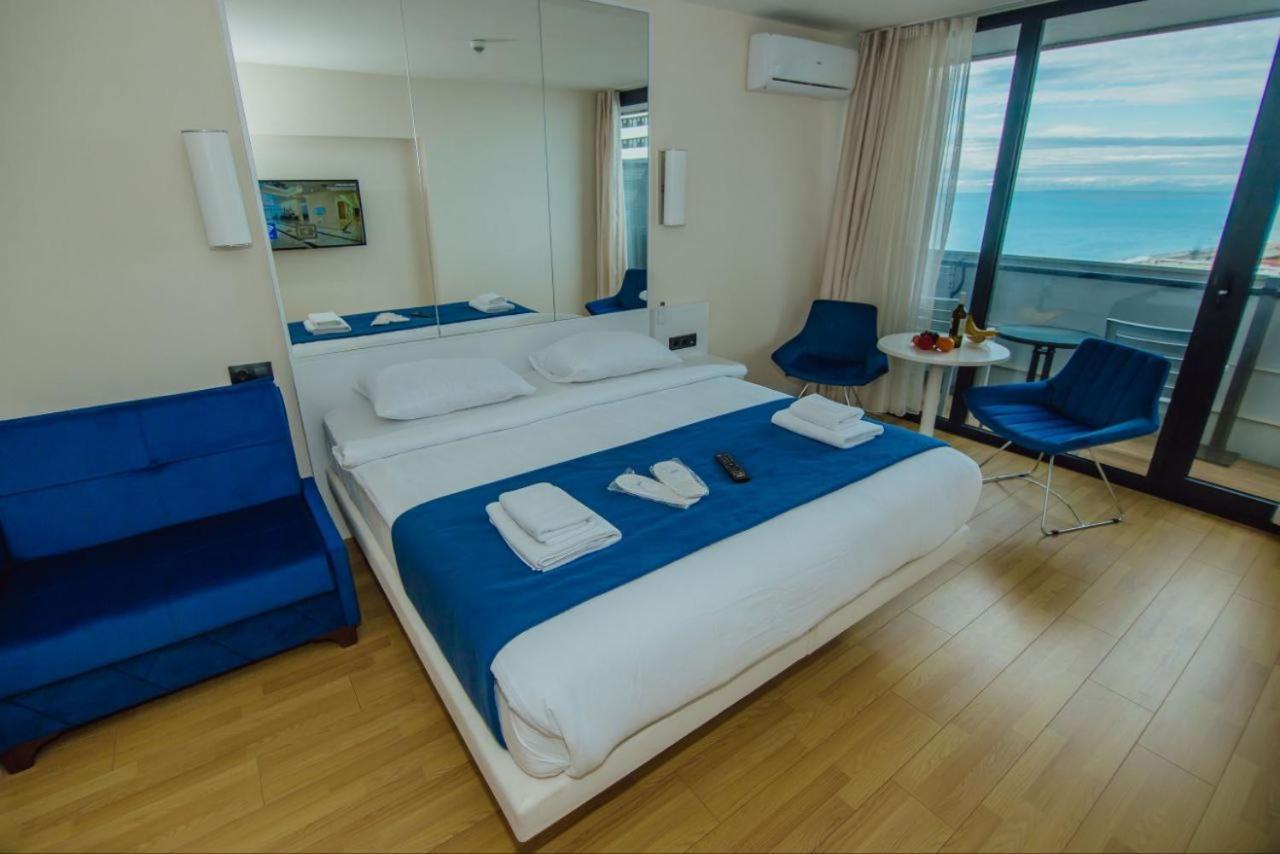 Royal Sea Breeze Apartments Batumi Eksteriør billede