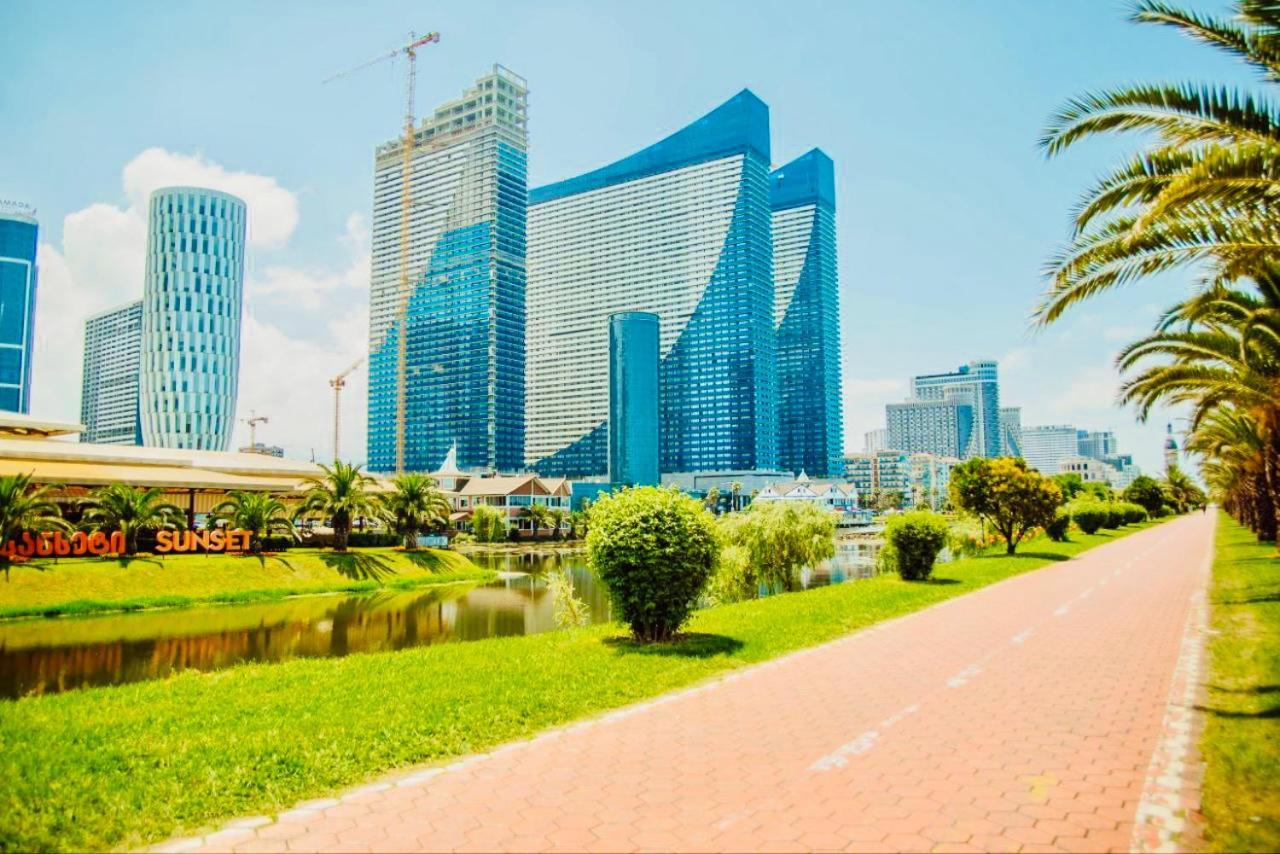 Royal Sea Breeze Apartments Batumi Eksteriør billede